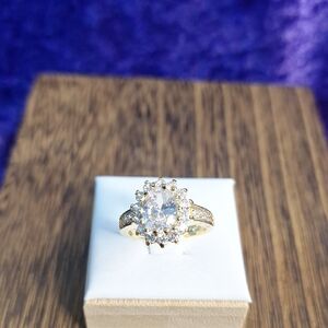 Elegant Gold and Silver Women's Ring. Size 7